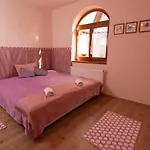 Napvirág-ház