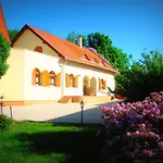 Pensión Napvirág-ház 4*