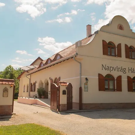 Gasthof Napvirag-haz