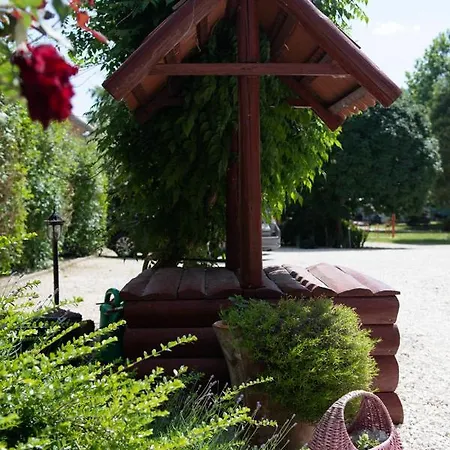 Napvirag-haz Guest house