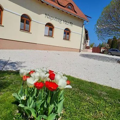 Napvirag-haz Guest house 4*