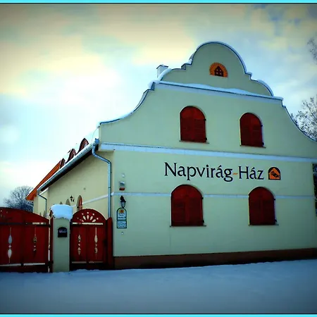 Napvirag-haz Gasthof *