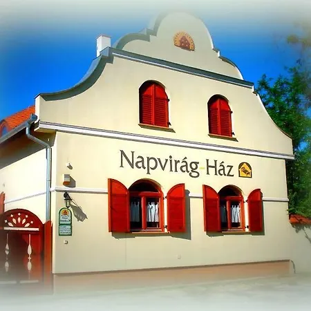 בית הארחה Napvirag-haz