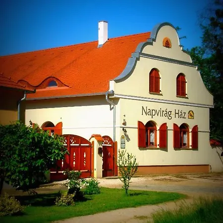 Napvirag-haz 4*