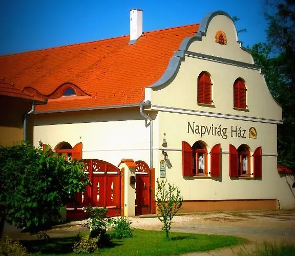 Napvirag-haz 3*